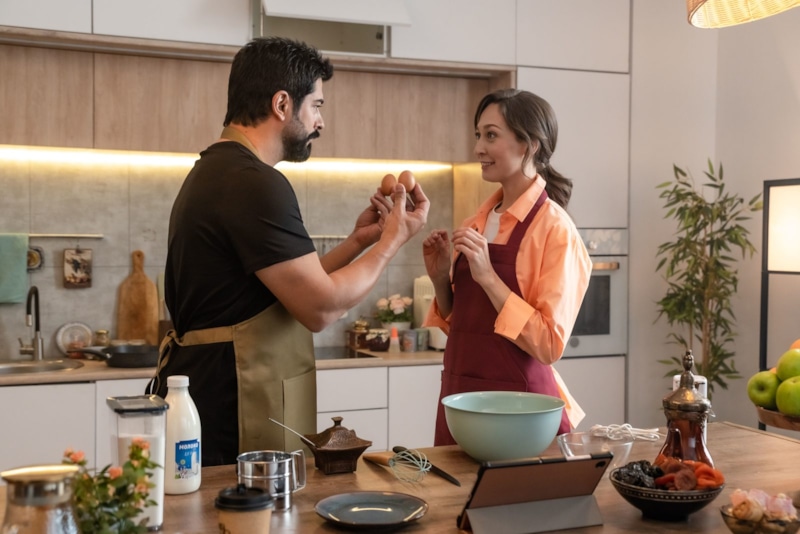 Юлия Калашникова и Бурак Озчивит в мелодраме «Я к тебе надолго»