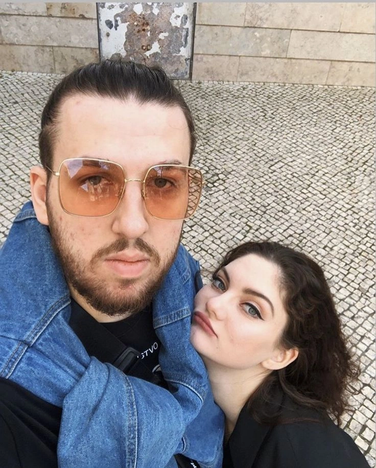 Booker с девушкой