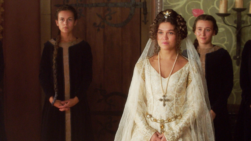 Сабрина Бартлетт в сериале «Падение Ордена» Сабрина Бартлетт в сериале «Падение Ордена»