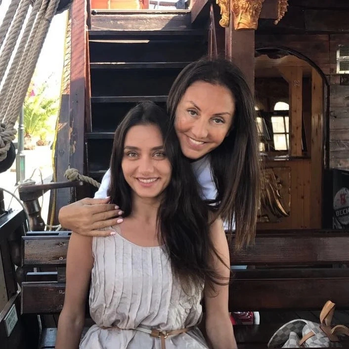 Афина с дочерью