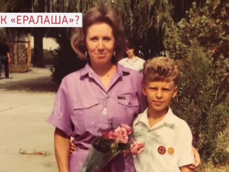 Максим Красиков с мамой