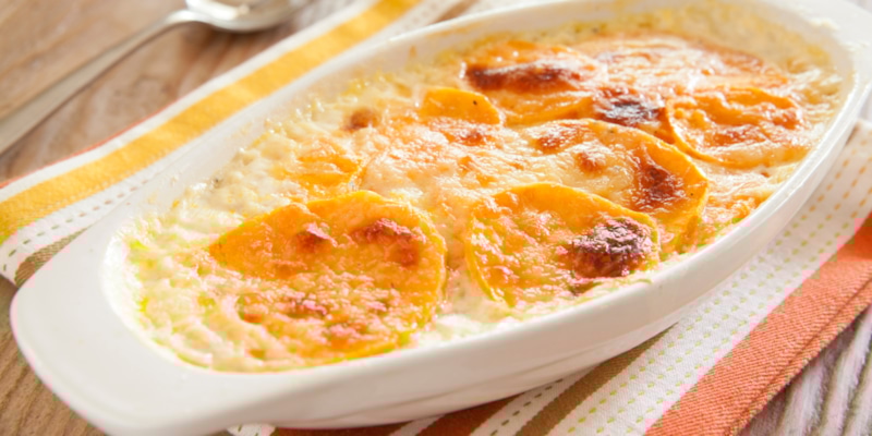 Ароматный гратен из репы: блюдо с сырной корочкой