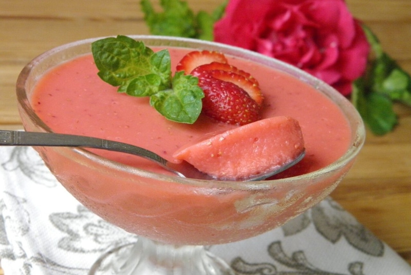 Клубничный мусс: нежность и аромат