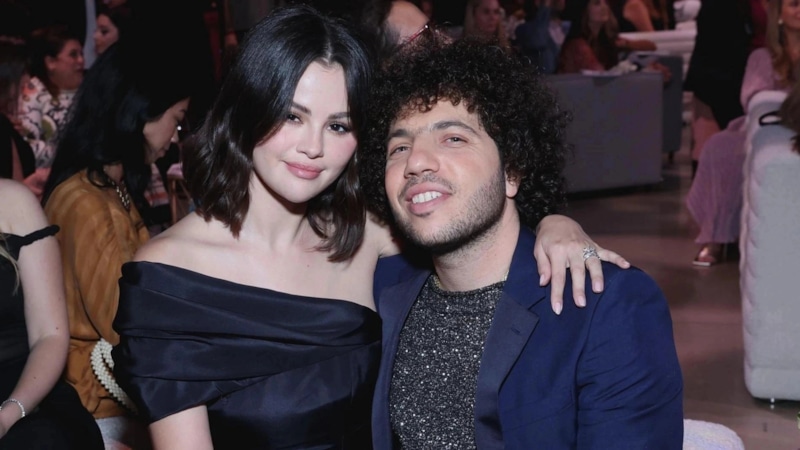 Селене Гомес стало плохо во время поцелуя с Бенни Бланко Селене Гомес стало плохо во время поцелуя с Бенни Бланко