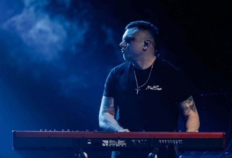 Клавишник «Ленинграда» впал в кому после инсульта Клавишник «Ленинграда» впал в кому после инсульта