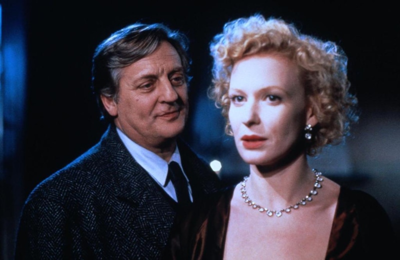 Бруно Кремер и Сунньи Меллес в сериале «Мегрэ»