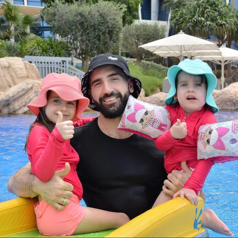 Артур Волков с дочками