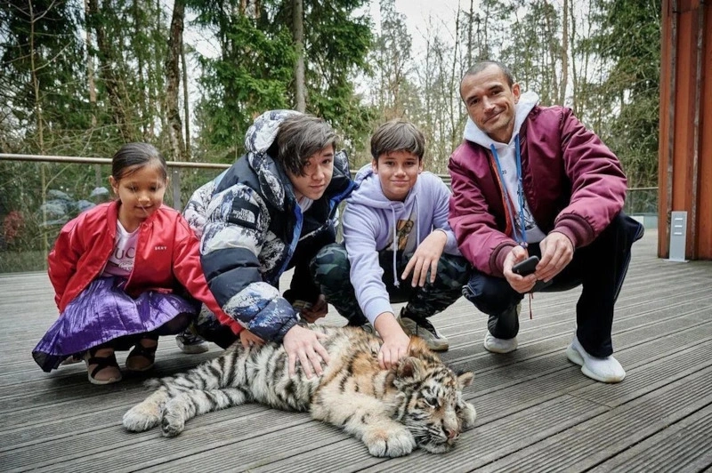 Александр Орлов с детьми