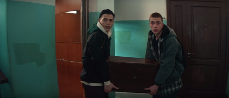 Антон Соломатин и Денис Косиков в сериале «Что-то положительное»