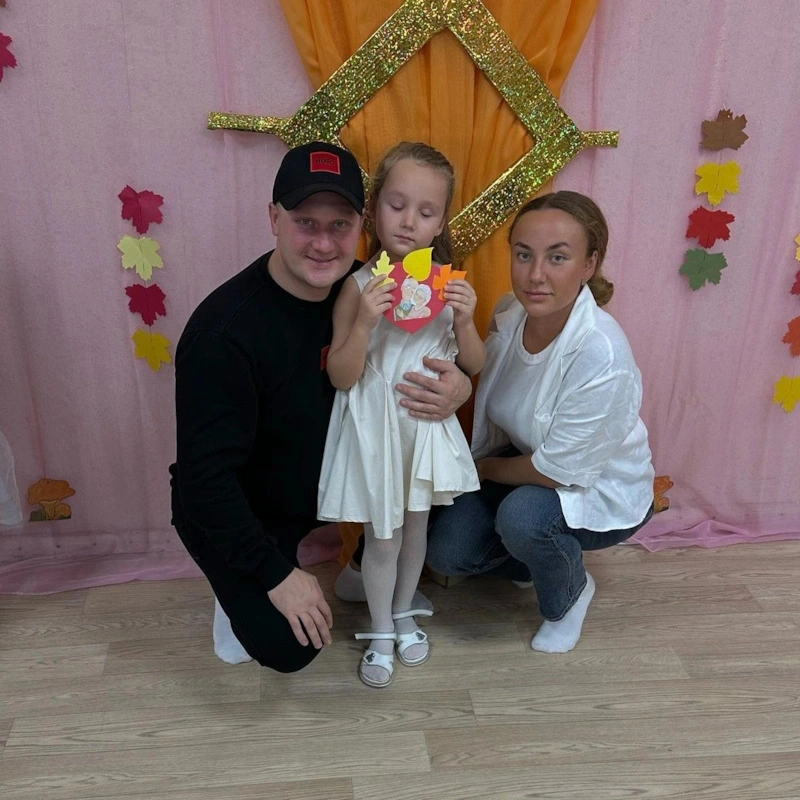 Александр Лещёв с женой и дочерью