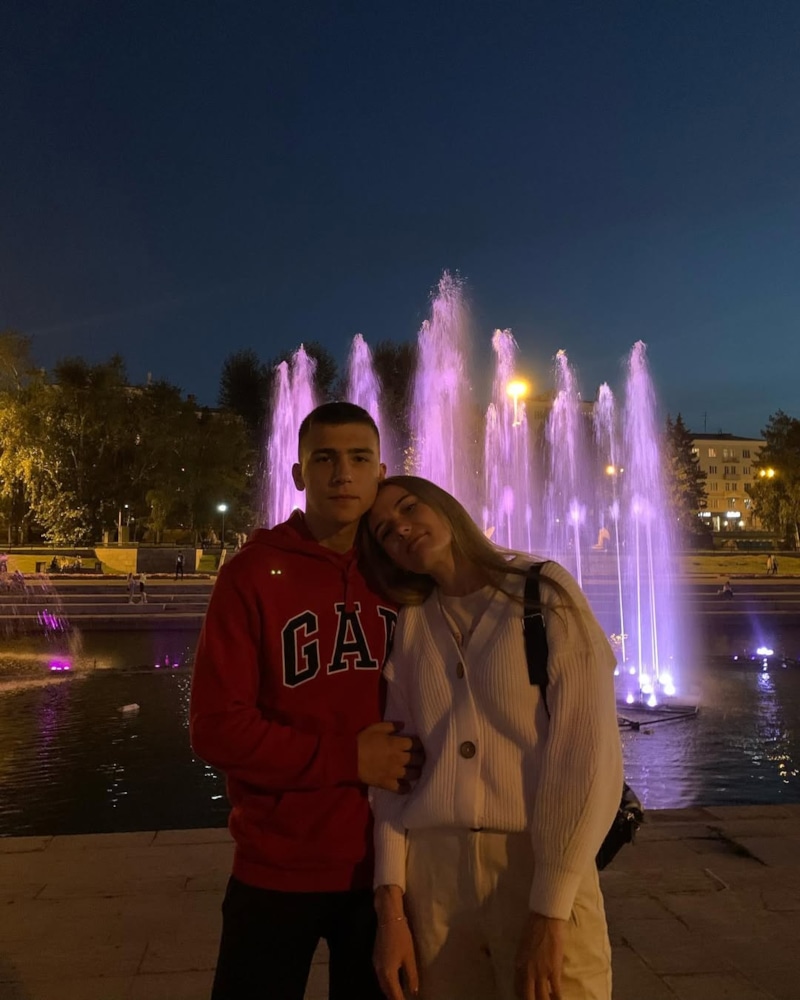 Александр Зырянов с девушкой