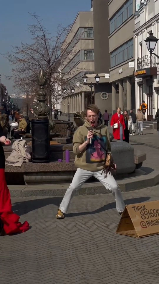 Уличный певец ПАВЛУННИ Уличный певец ПАВЛУННИ