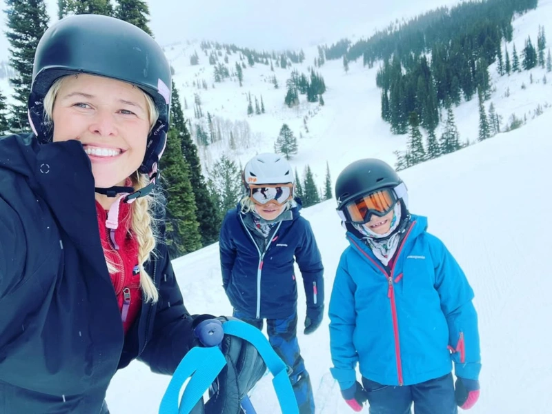 Сара Райт с детьми