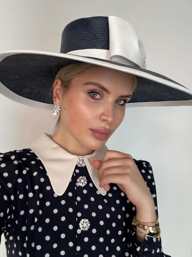 Устинья Малинина на скачках