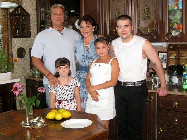 Ольга Платонова с детьми