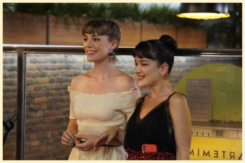 Кадр из сериала «Повсюду ты»