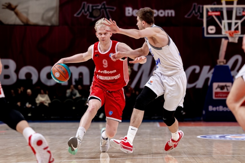 Баскетболист МБА Даниил Касаткин