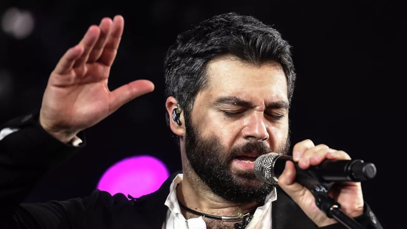 Фанатка Алексея Чумакова устроила дебош на концерте Фанатка Алексея Чумакова устроила дебош на концерте