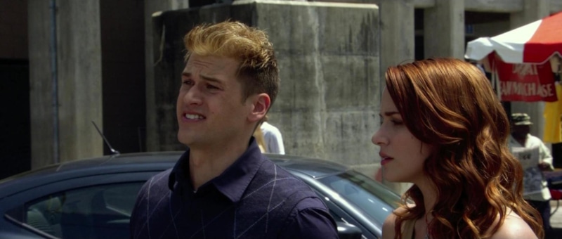 Ник Зано и Шантель Вансантен в фильме ужасов «Пункт назначения 4»