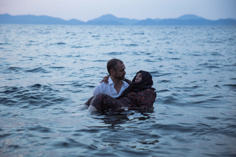 Кадр из сериала «Между нами глубокое море»