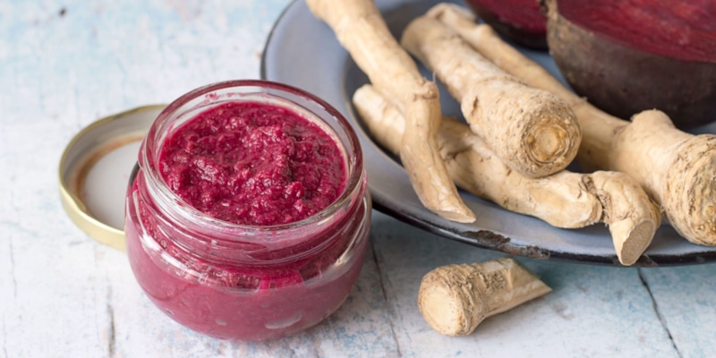 Яркий хрен со свеклой: остро, сладко, по-русски