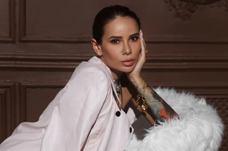 Айза объяснила, зачем ей такие большие губы