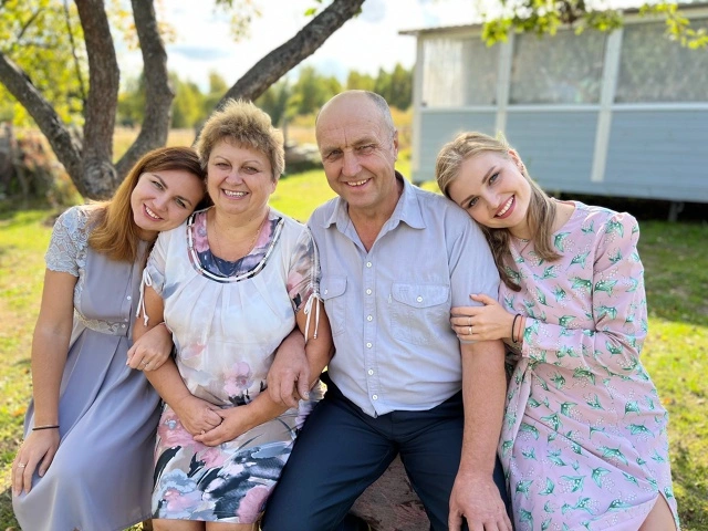 Марина Фирсова с семьей