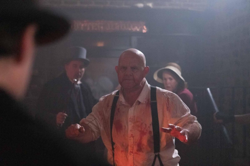 Терри Бёрд в фильме «Суини Тодд, демон-парикмахер. Возвращение»