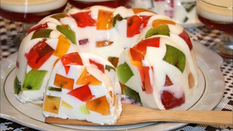 Яркий десерт: торт «Битое стекло»