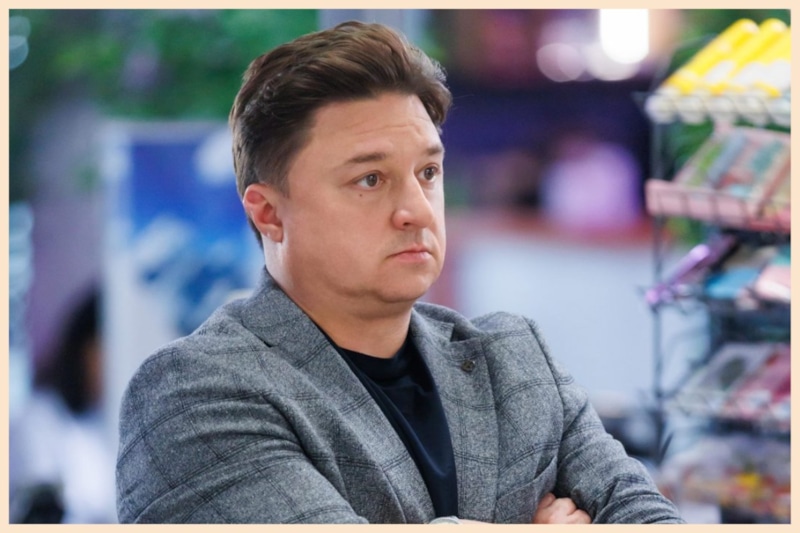 Максим Лагашкин в сериале «Галя, у нас отмена!» Максим Лагашкин в сериале «Галя, у нас отмена!»