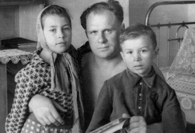 Алексей Берест с детьми