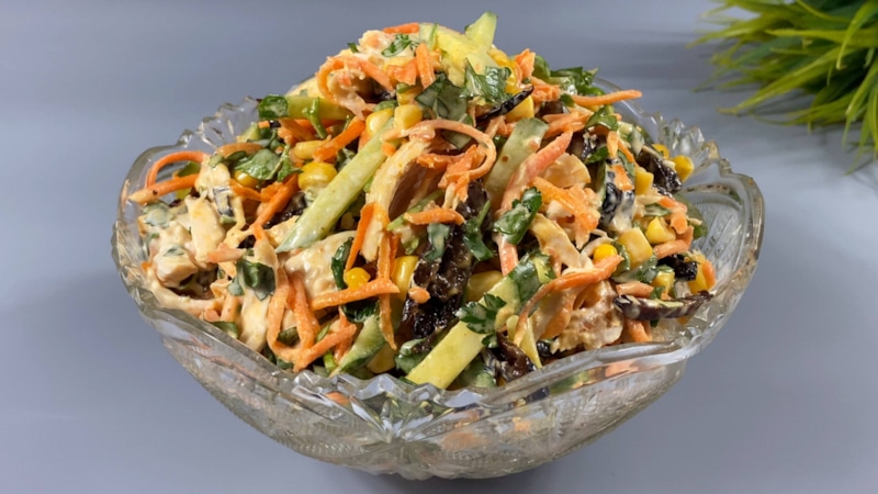 Салат «Фурор»: курица и чернослив