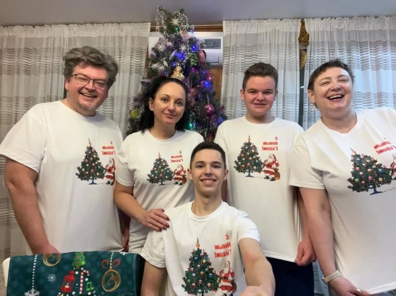 Николай Ерохин с женой и детьми