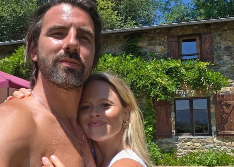 Звезда комедии «Почти женат» Эмили Атак выходит замуж за ученого