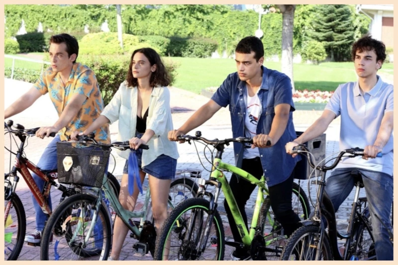 Кадр из сериала «Пыльный воротник»