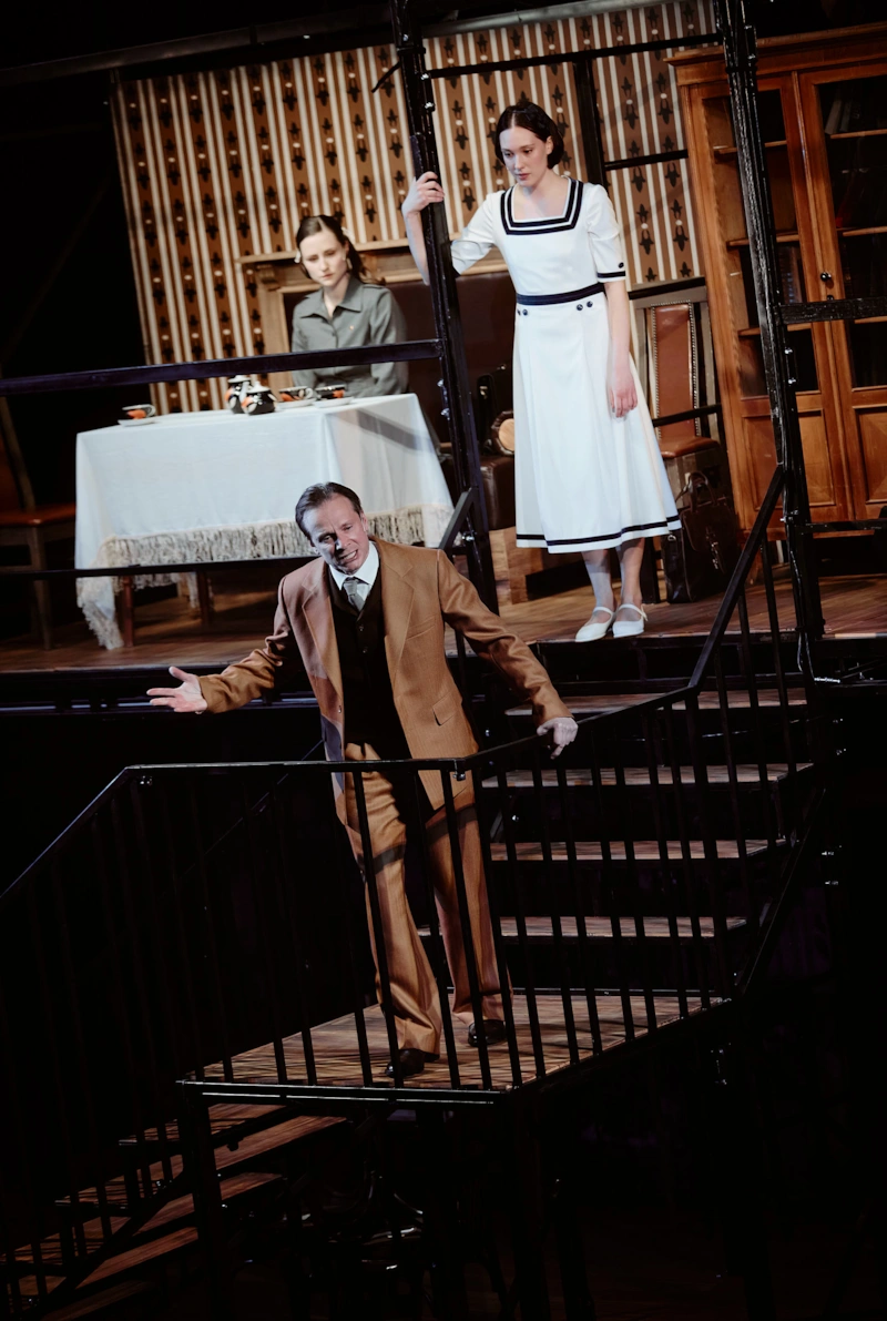 Андрей Кузичев в спектакле «Завтра была война»