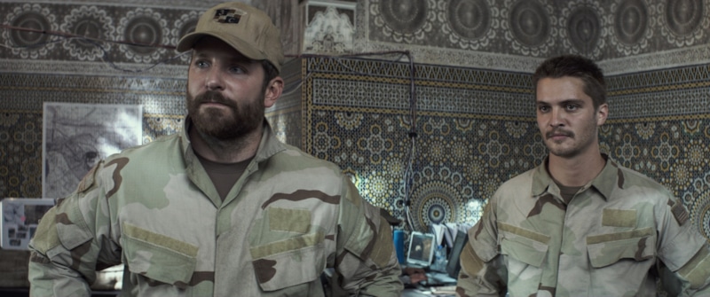 Брэдли Купер и Люк Граймс в фильме «Снайпер»