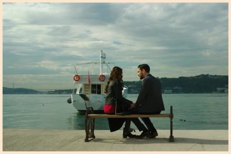 Кадр из сериала «Два лица Стамбула»