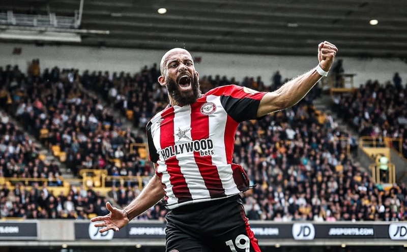 Нападающий английского клуба «Брентфорд» Брайан Мбёмо Нападающий английского клуба «Брентфорд» Брайан Мбёмо