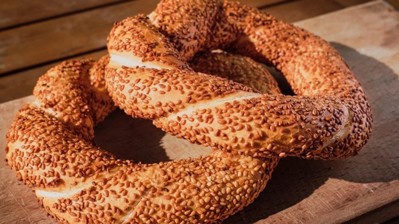 Симиты с кунжутом: мягкие и хрустящие