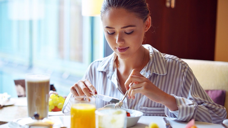 Споры о завтраке: врачи высказывают мнения