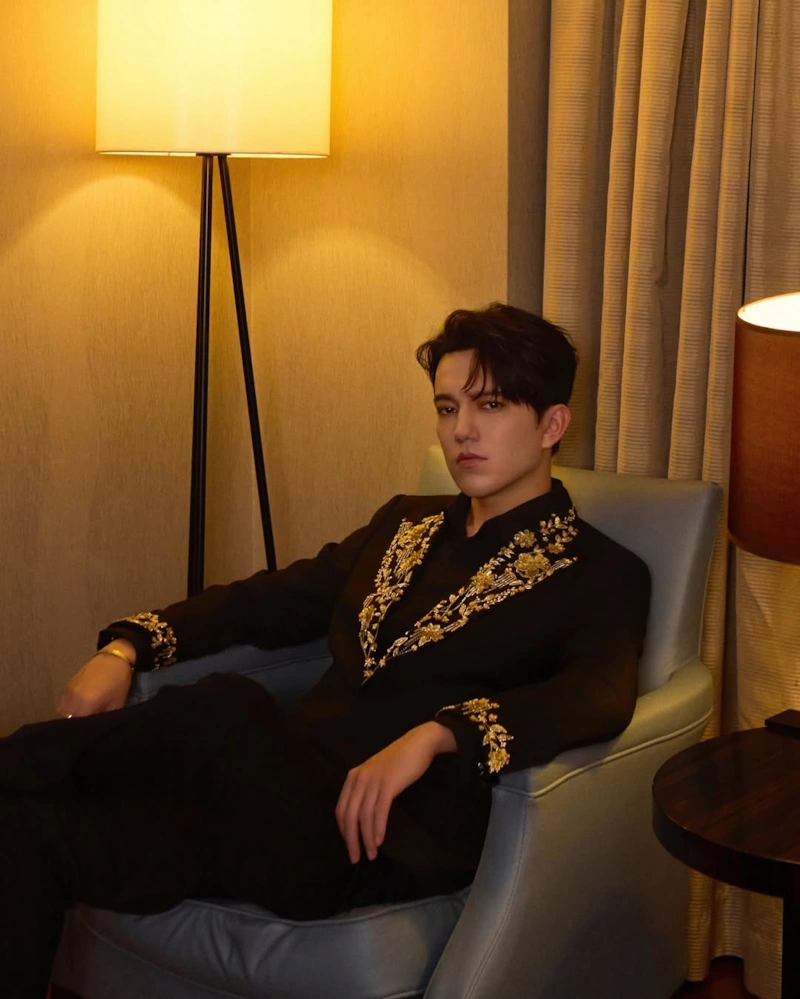 Димаш Кудайбергенов в 2025 году Димаш Кудайбергенов в 2025 году