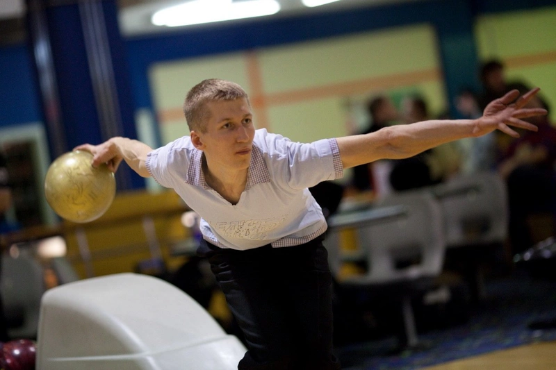 Иван Семенов увлекается боулингом