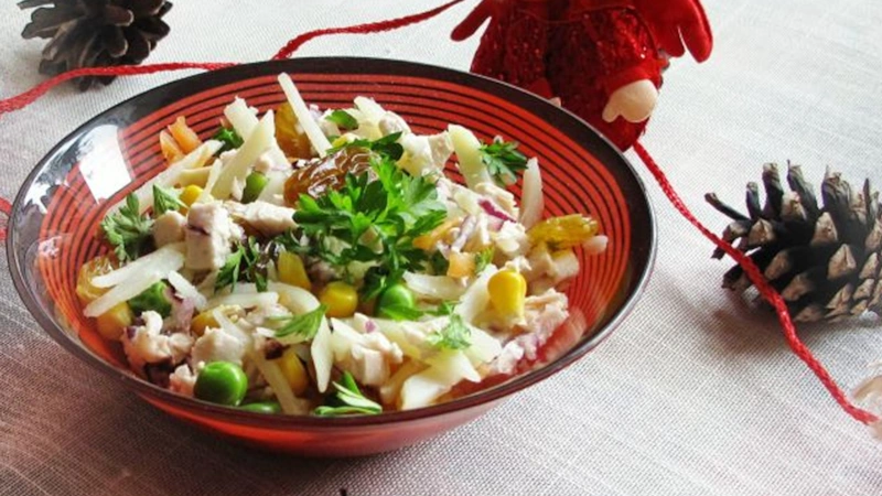 Бразильский салат: курица и яблоки Бразильский салат: курица и яблоки