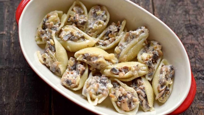 Ракушки с грибами: горячий ужин
