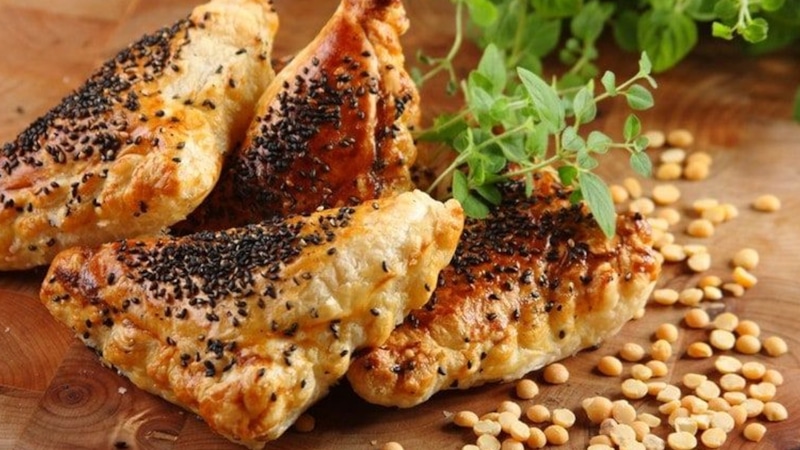 Пирожки с горохом: хруст и аромат