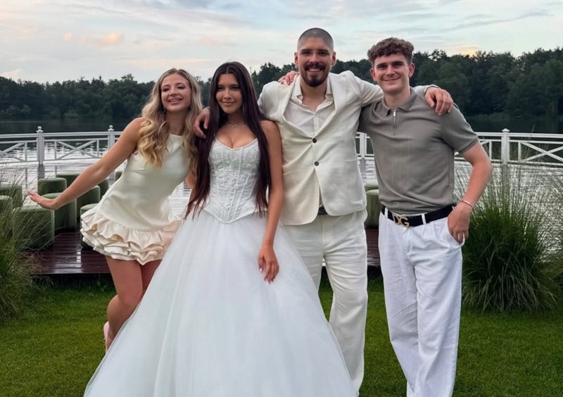 Анет Сай и рэпер 10AGE сыграли свадьбу