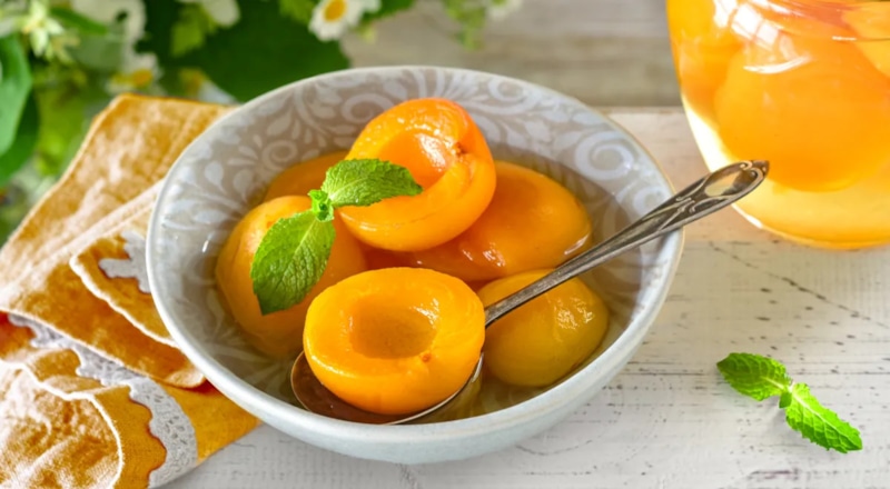 Абрикосы в сиропе: счастье в банке