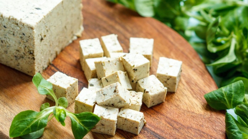 Веганская фета: нежная и пряная