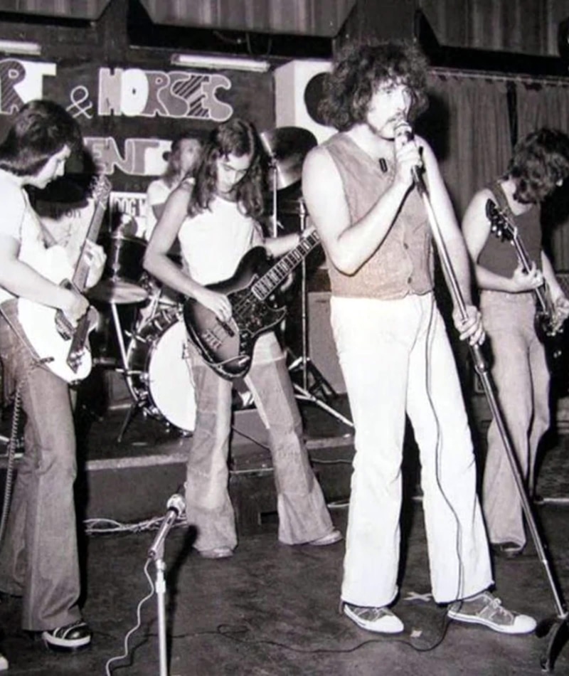 Пол Марио Дэй и группа More